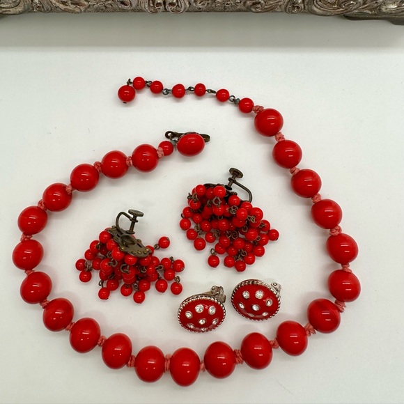 Retro Red Vintage Jewelry lot - Picture 15 of 17